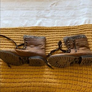 Used women combat style boots